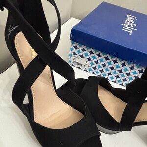 Life Stride Women's Black Strappy Heels